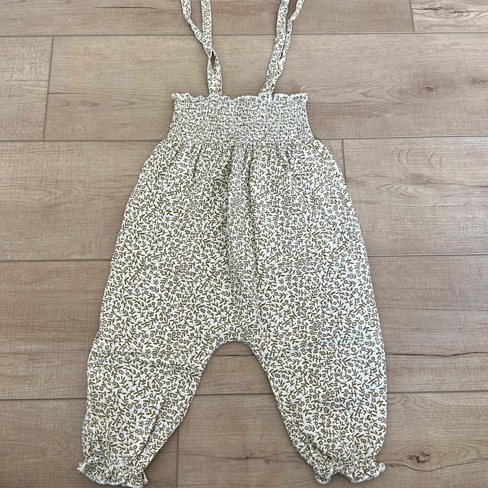18-24 month jumper. So cute and basically brand new